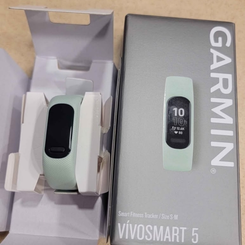 Garmin Vivosmart 5 - Light Green Fitness Tracker